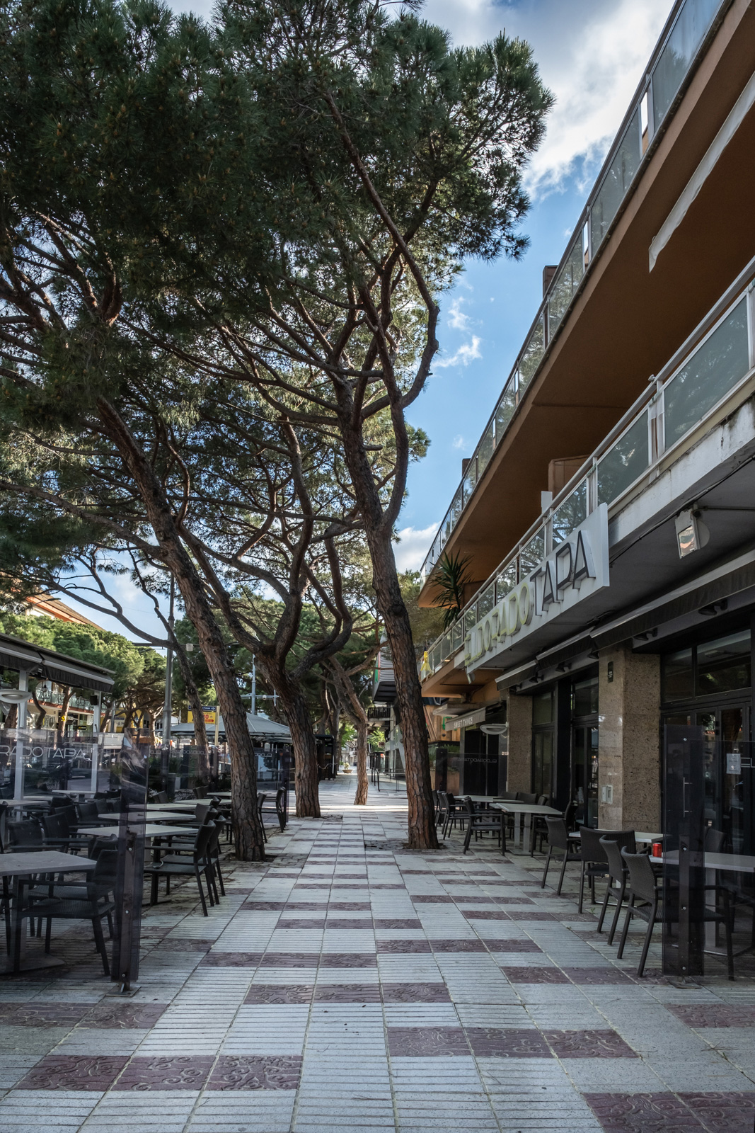 Terrasses buides i taules desemparades · Avinguda de S’Agaró · Platja d’Aro - Jordi Mas