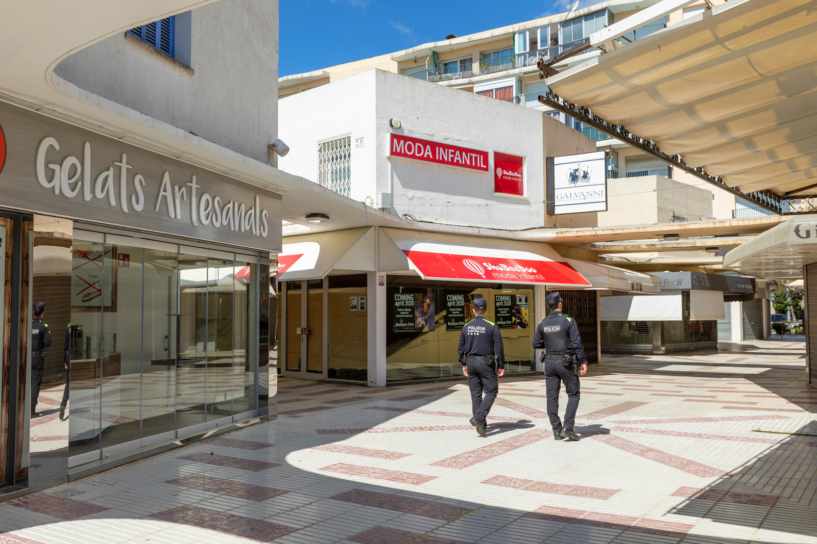 Jo em quedo a casa · Policia Local · Galeries Sant Lluís · Platja d’Aro - Jordi Geli