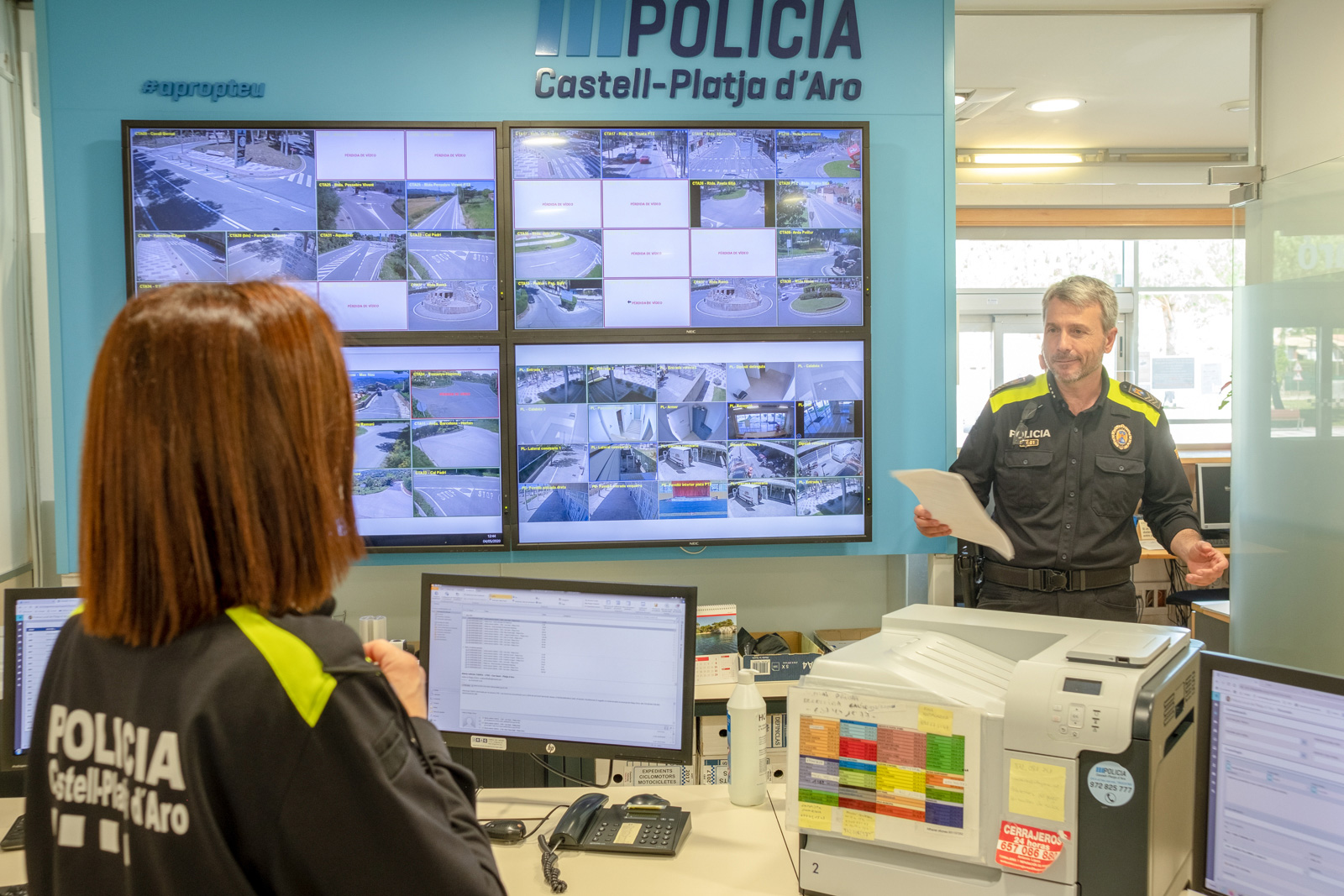 Al peu del canó · Sala de videovigilància, comissaria de la Policia Local · Platja d’Aro - Lluís Català