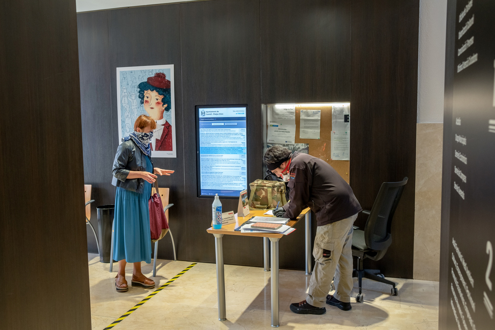 Atenció personal amb precaucions · Recepció de l’Ajuntament · Platja d’Aro - Lluís Català