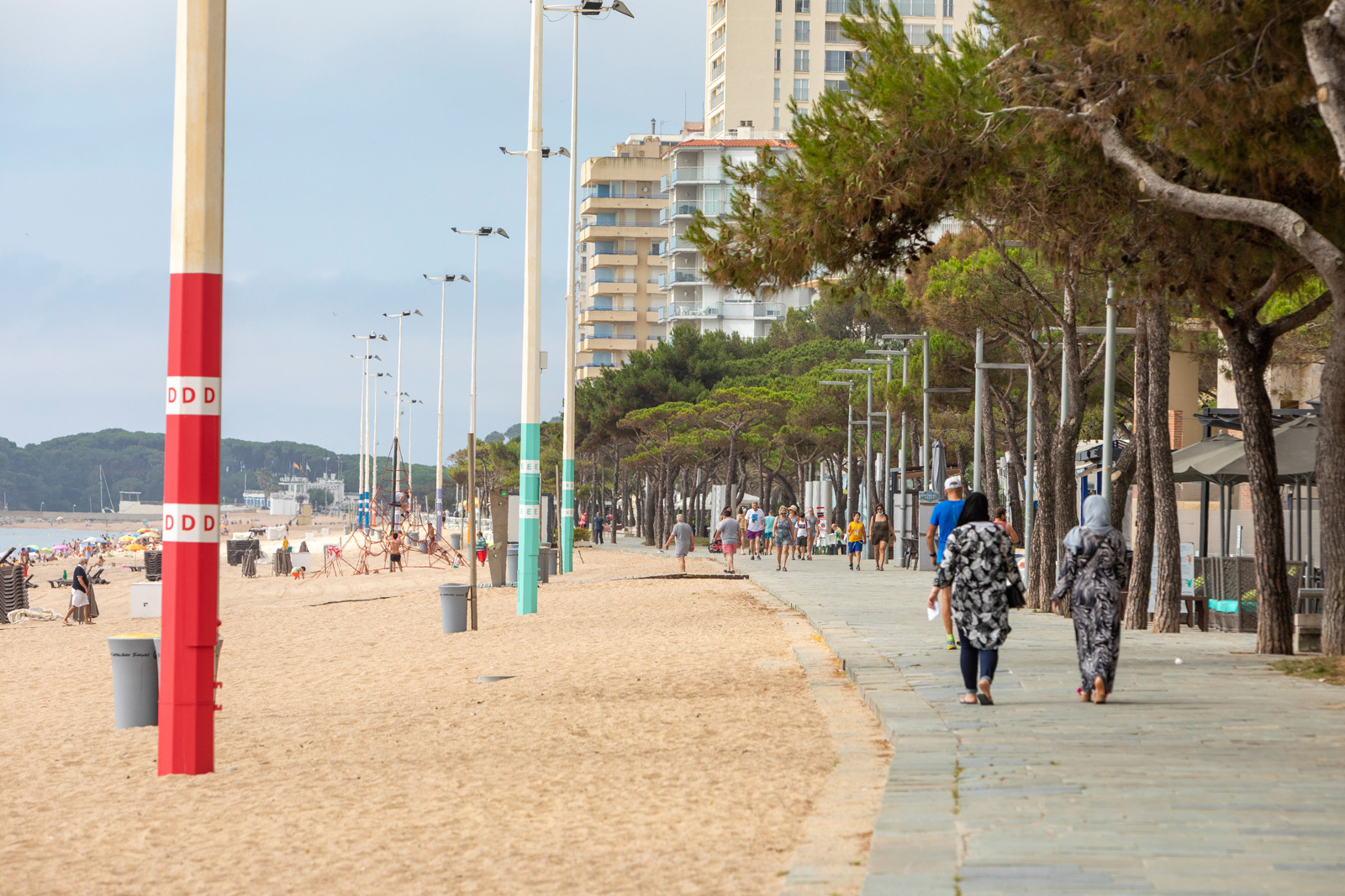 Codi de colors · S’estrenen diverses zones per garantir l’aforament · Platja Gran-Passeig Marítim · Platja d’Aro - Jordi Geli