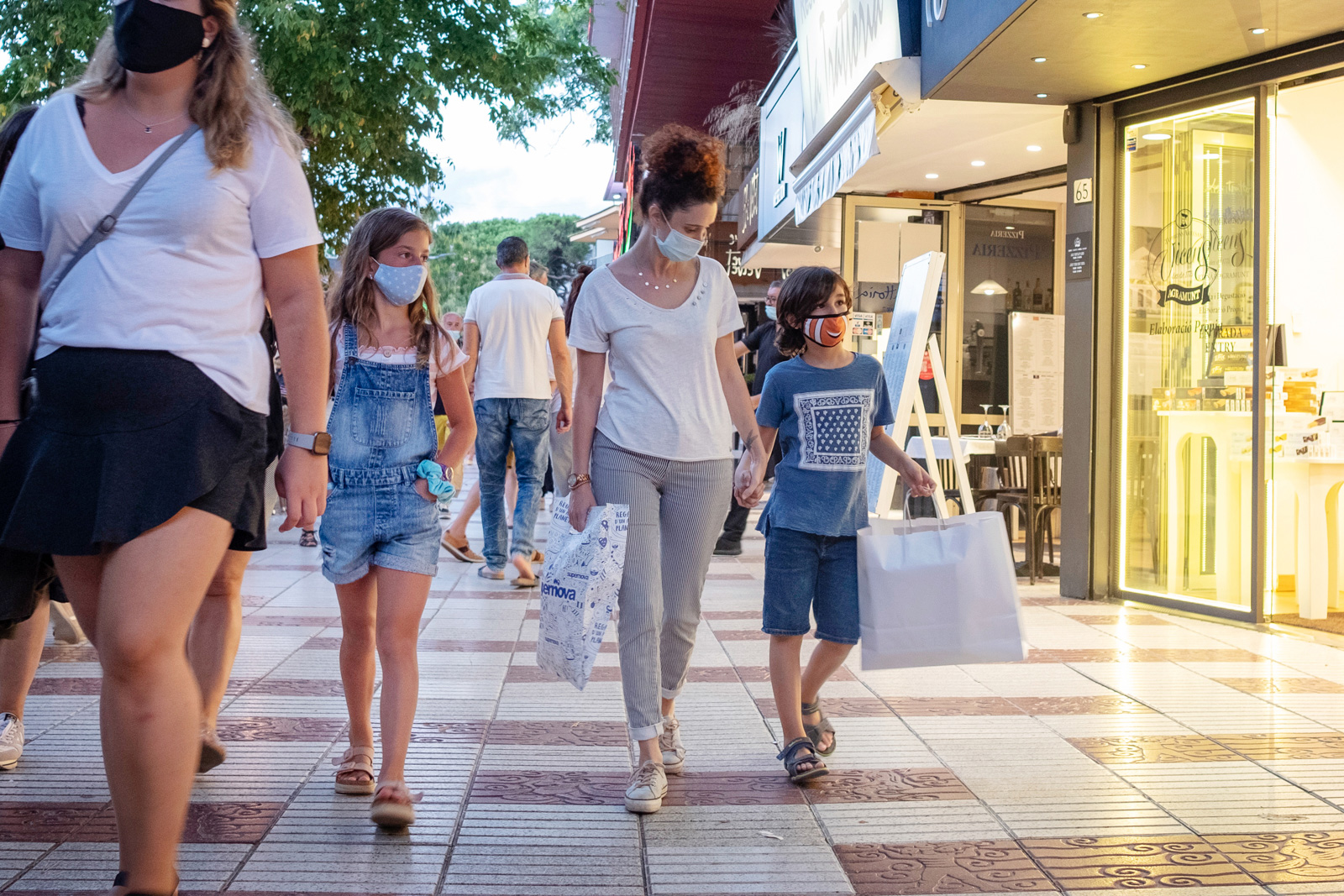 Entre rajoles colors · L’activitat comercial batega de nou · Avinguda de S’Agaró · Platja d’Aro - Lluís Català