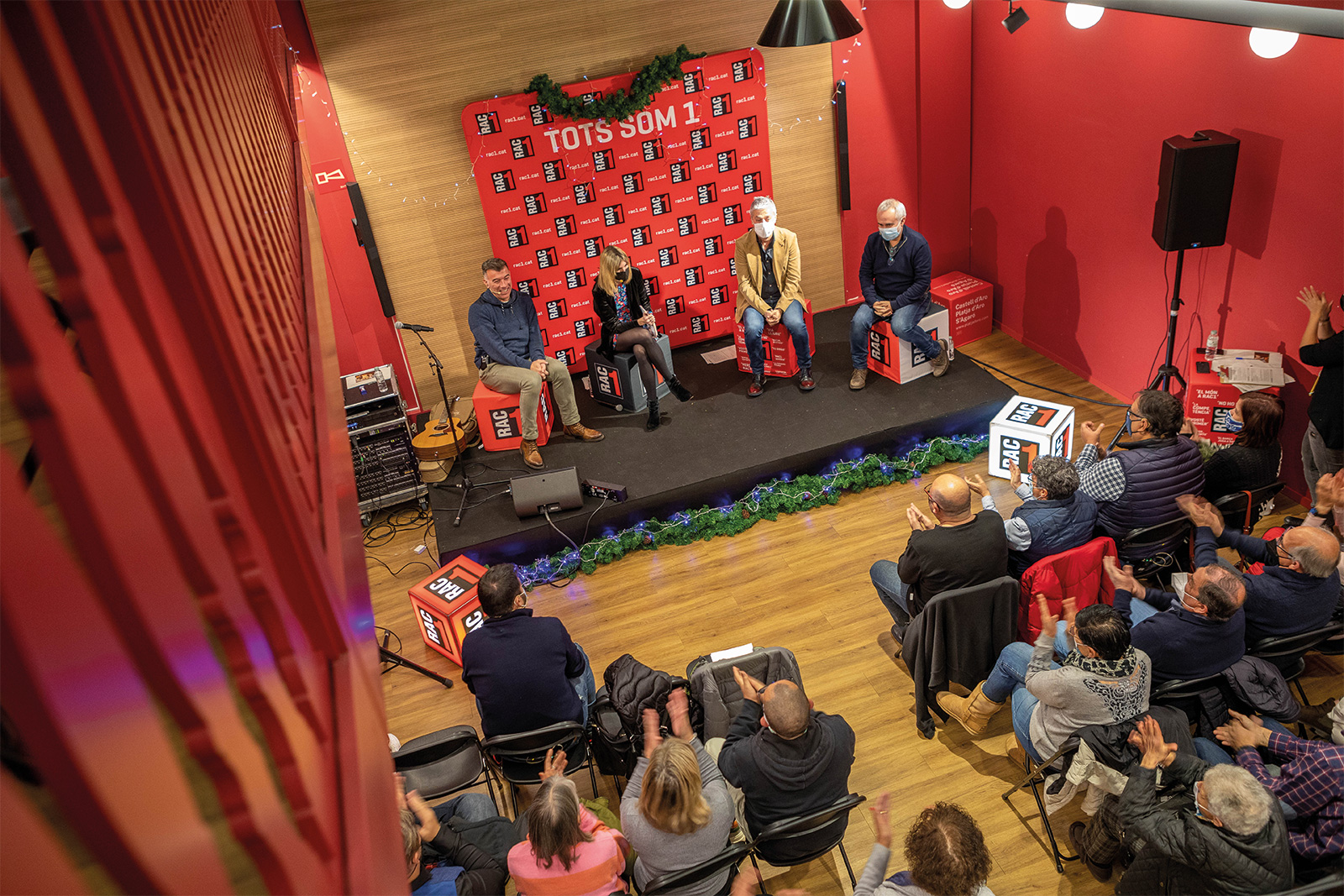 Si són les set, això és Islàndia! · El Pessebre Vivent protagonista del magazín de tarda de RAC1, conduït per Albert Om, Nadal de 2021 · Antic Casino de Castell d’Aro - Jordi Geli