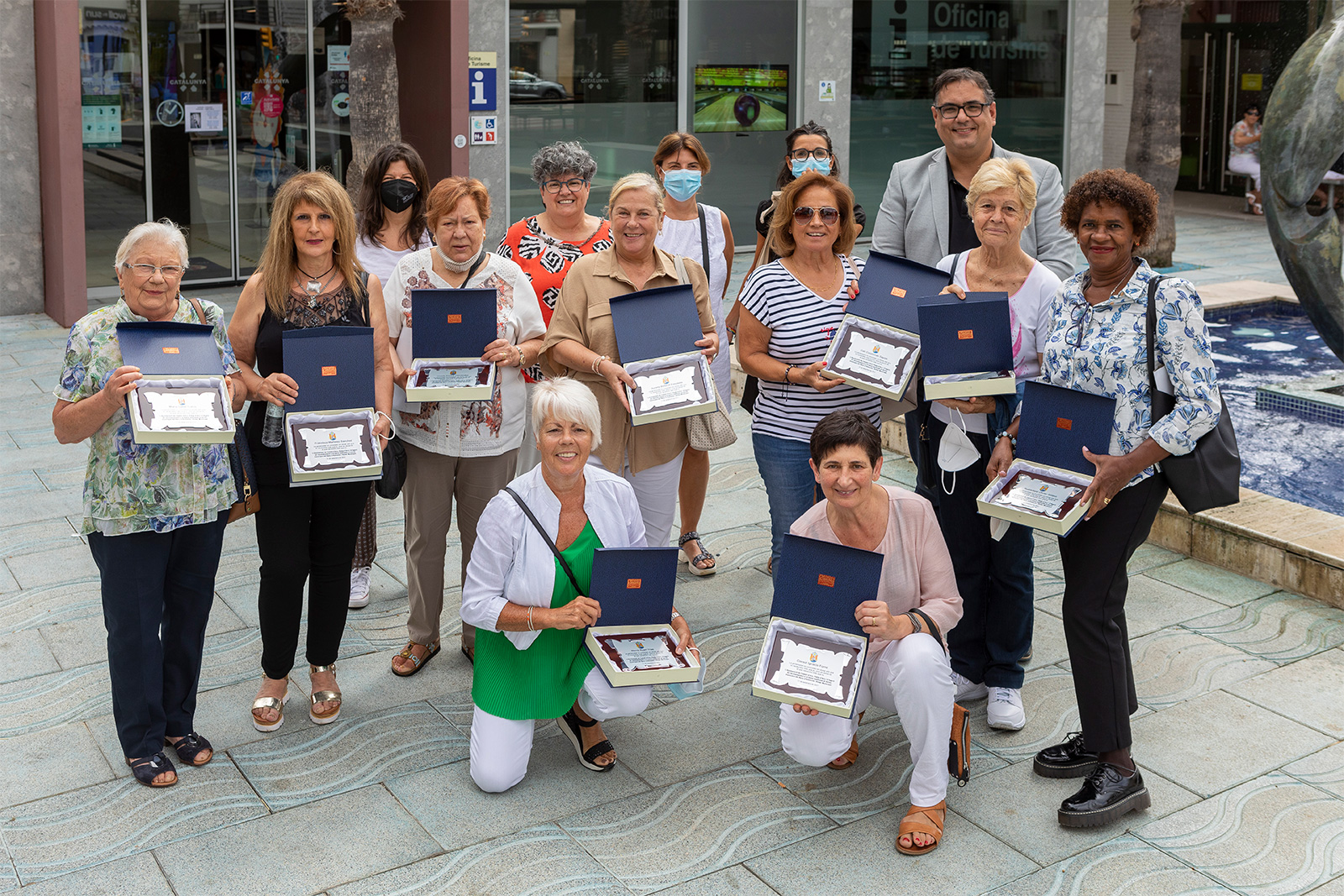 Un homenatge merescut! · Reconeixement a les voluntàries del Banc Municipal d’Aliments, tardor de 2021 · Plaça de l’Ajuntament · Platja d’Aro - Jordi Geli
