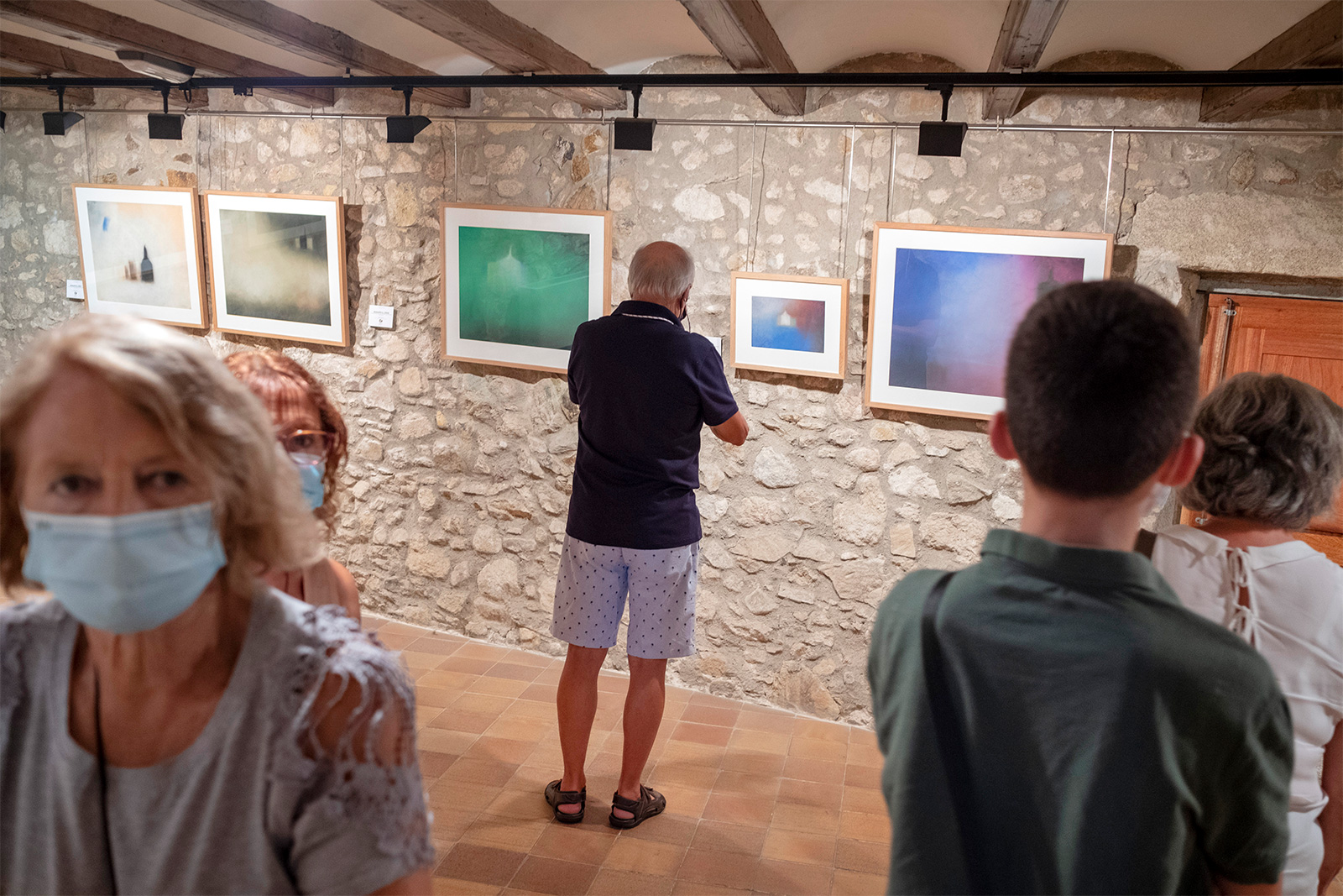 L’emoció de l’art · Exposició de pintura Entre quietud i inquietud, de Navarro Vives, estiu de 2020 · Castell de Benedormiens · Castell d’Aro - Lluís Català
