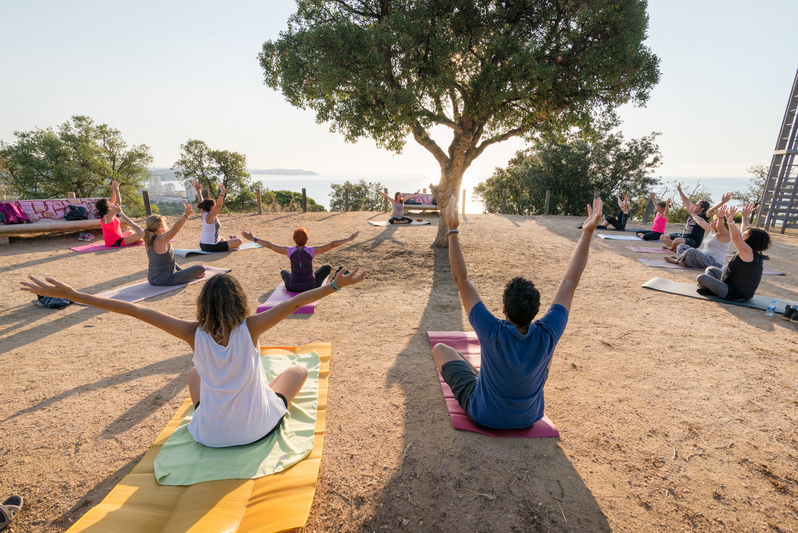 Desperta! · Sessions de ioga-Programa de turisme familiar, estiu de 2021 · Mirador de Puig Pinell · S’Agaró - Lluís Català
