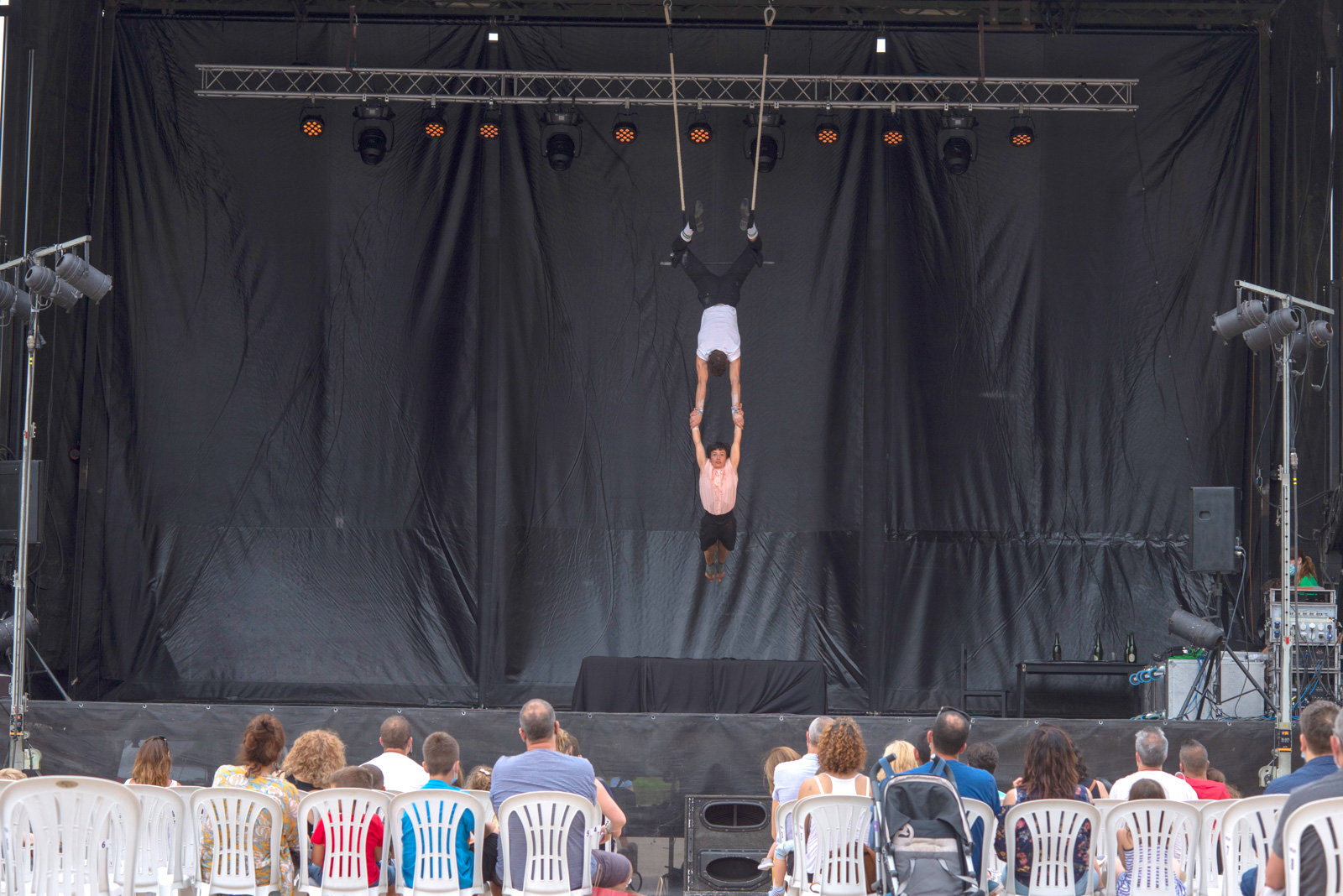 Equilibris aeris · La Fem Fatal, Festival Xalaro, estiu de 2021 · Espai Masia Bas, Platja d’Aro - Lluís Català