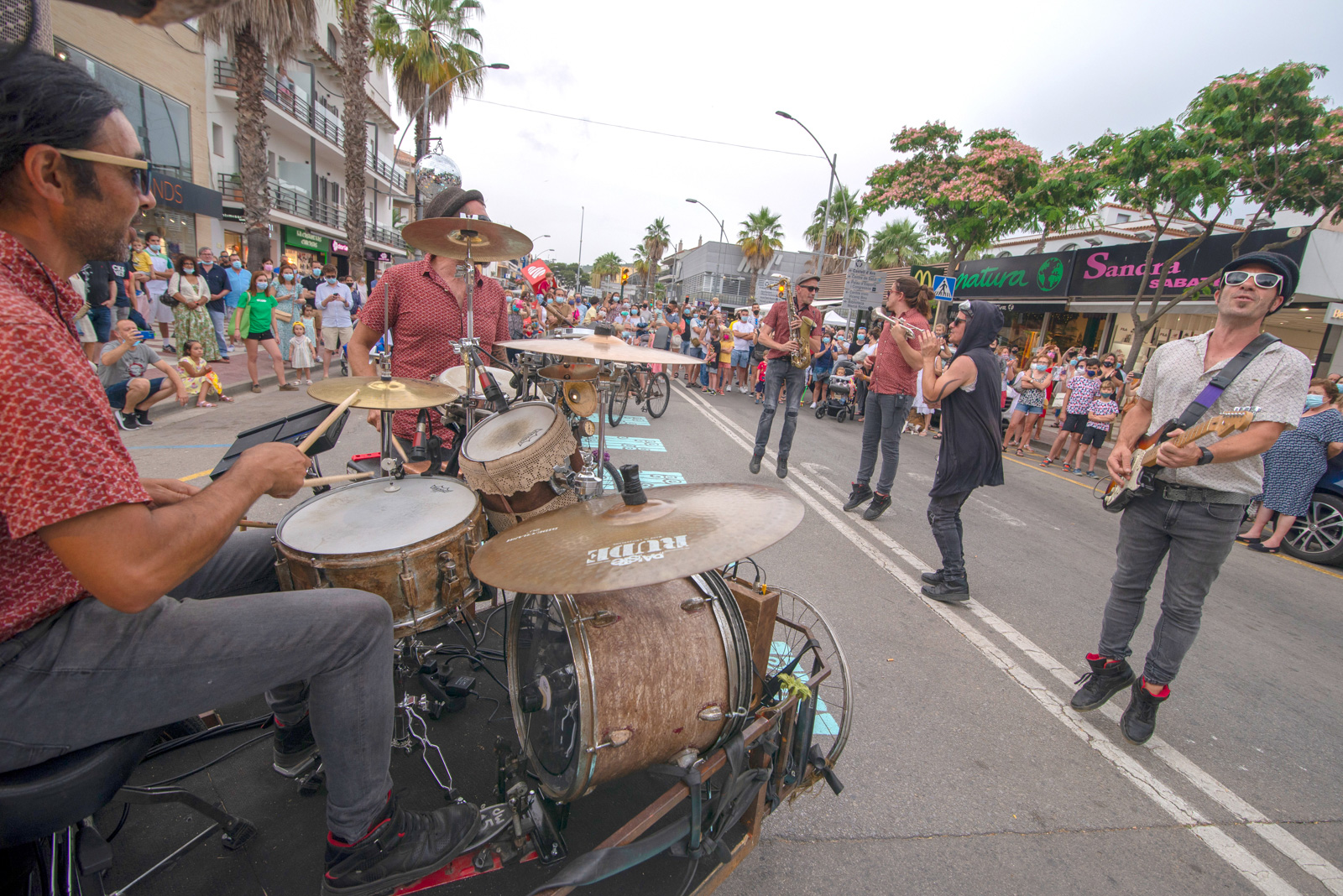Música de carrer · La Dinamo, Festival Xalaro, estiu de 2021 ·Avinguda de S’Agaró, Platja d’Aro - Lluís Català
