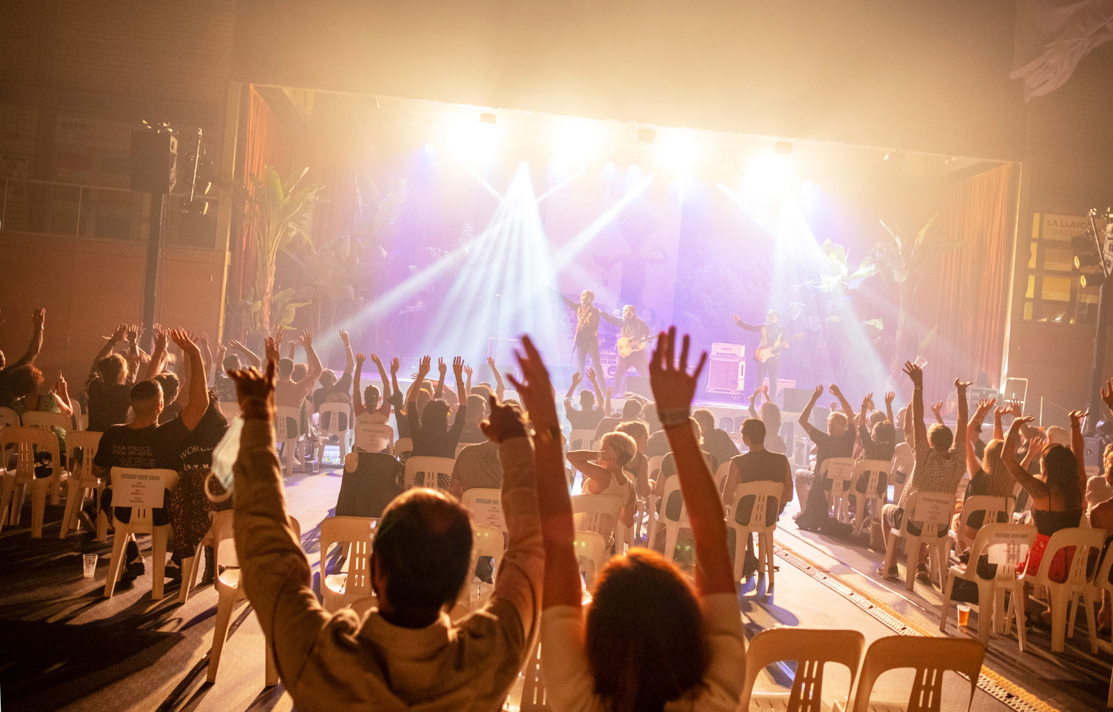 Torna l’emoció del directe · Los Tiki Phantoms, FestiSurf Costa Brava (Associació Arocinema), estiu de 2020 · Palau d’Esports i Congressos, Platja d’Aro - Lluís Català